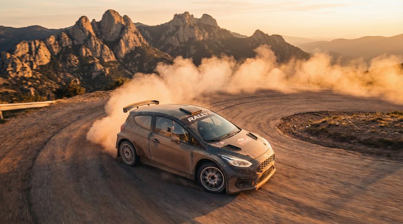 好色姐姐跑车视频分享：山路拉力赛